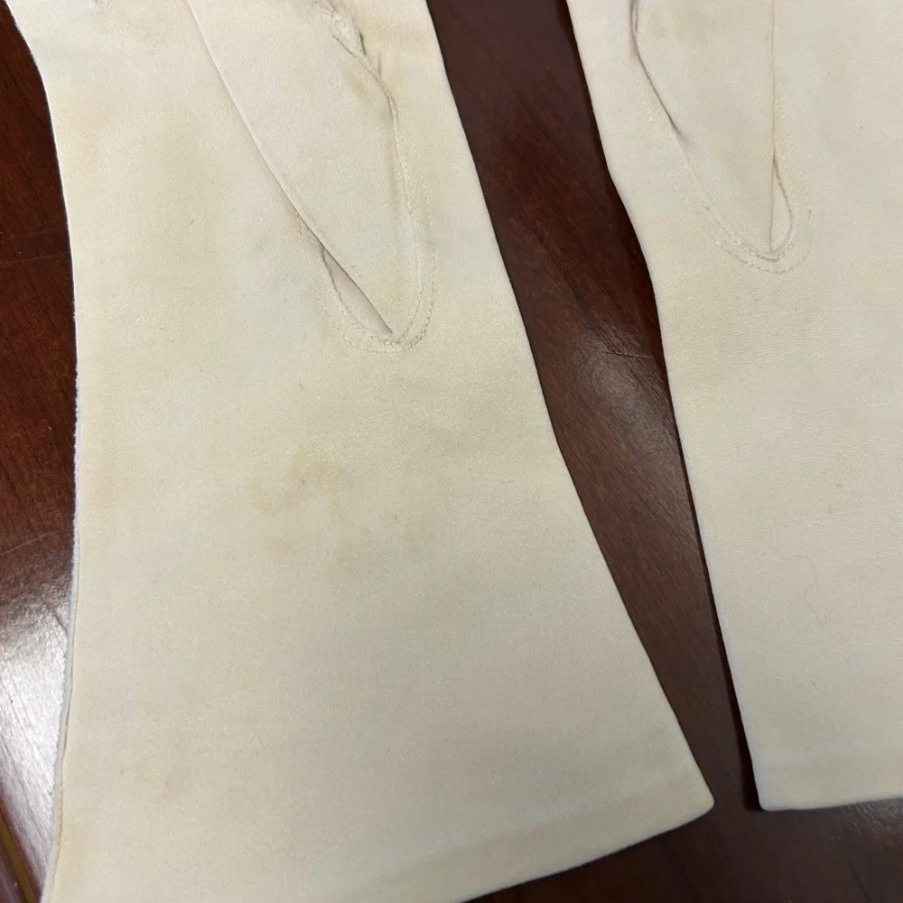 Vintage Off-White Gloves with Glass Beaded Design